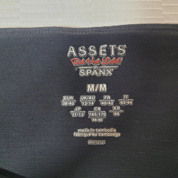 Assets Red Hot Label by Spanx sz M - Picture 3 of 10